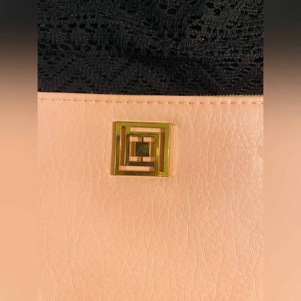 Liz Claiborne Light Pink/Peach Wristlet With Gold Accents - Picture 3 of 8